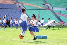 湖人乘胜追击，剑指连胜与里程碑湖人队3月2日击败灰熊升至西部第三，有望超越掘金，争列西部前三位。詹姆斯砍下28分，生涯总得分超5万分。