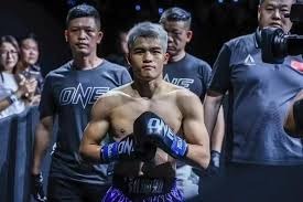 李海新出黄牌后，刘越：诶？黄健翔：咦？娄一晨：嗯？45亮107回复